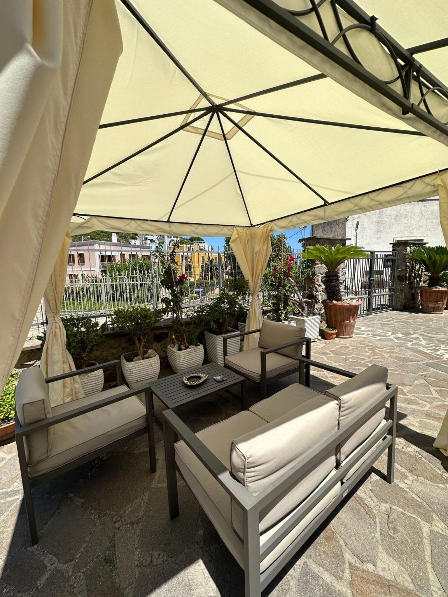 Lunaponzese-Ponza centro photo 3