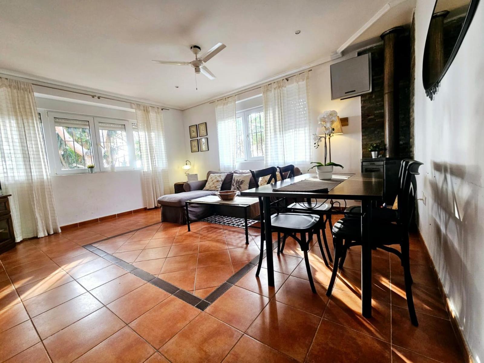 Chalet con piscina y barbacoa, Valencia