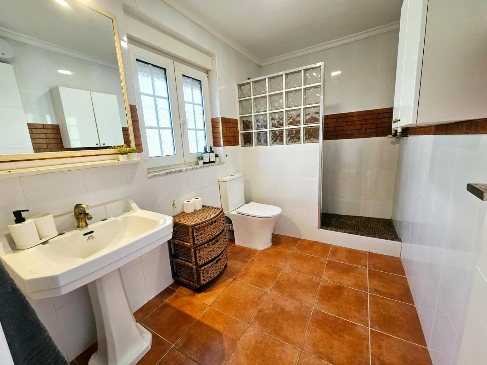 Chalet con piscina y barbacoa, Valencia