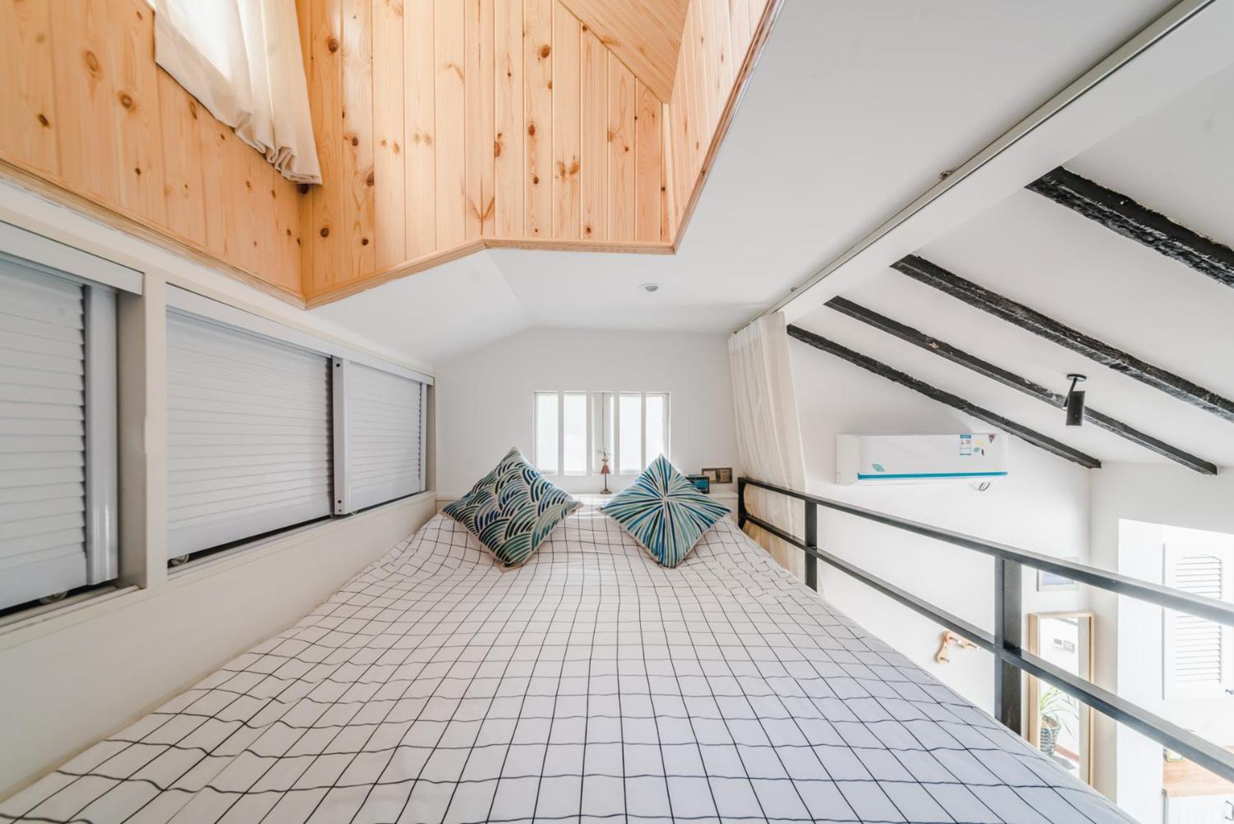 Shanghai Hills & Art Suite 18 - Near Line 1 & 7 Changshu Road Metro