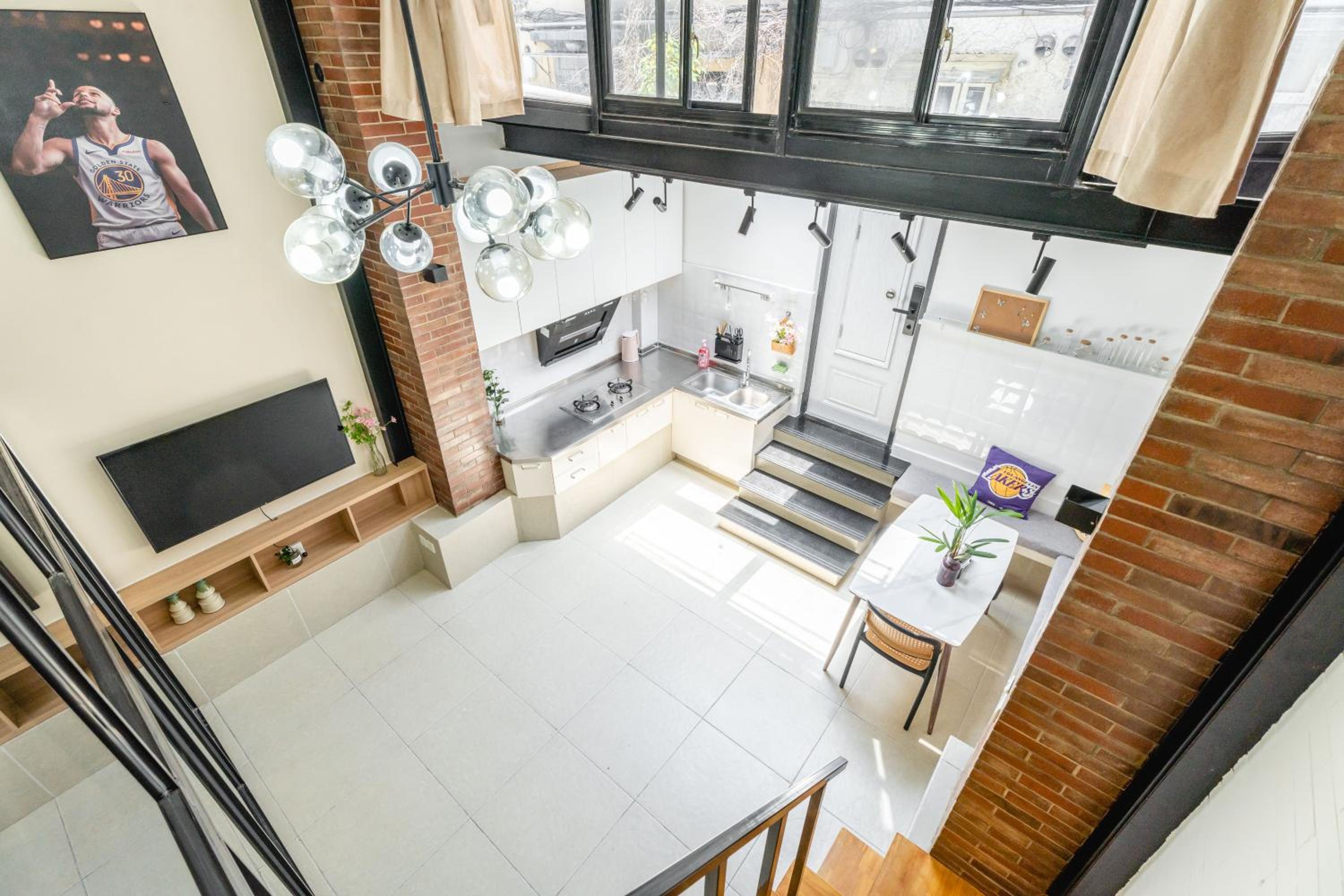 Mu En Apartment Retro 2-Bedroom - 15min drive to Disney & SNIEC Near Metro Line 13
