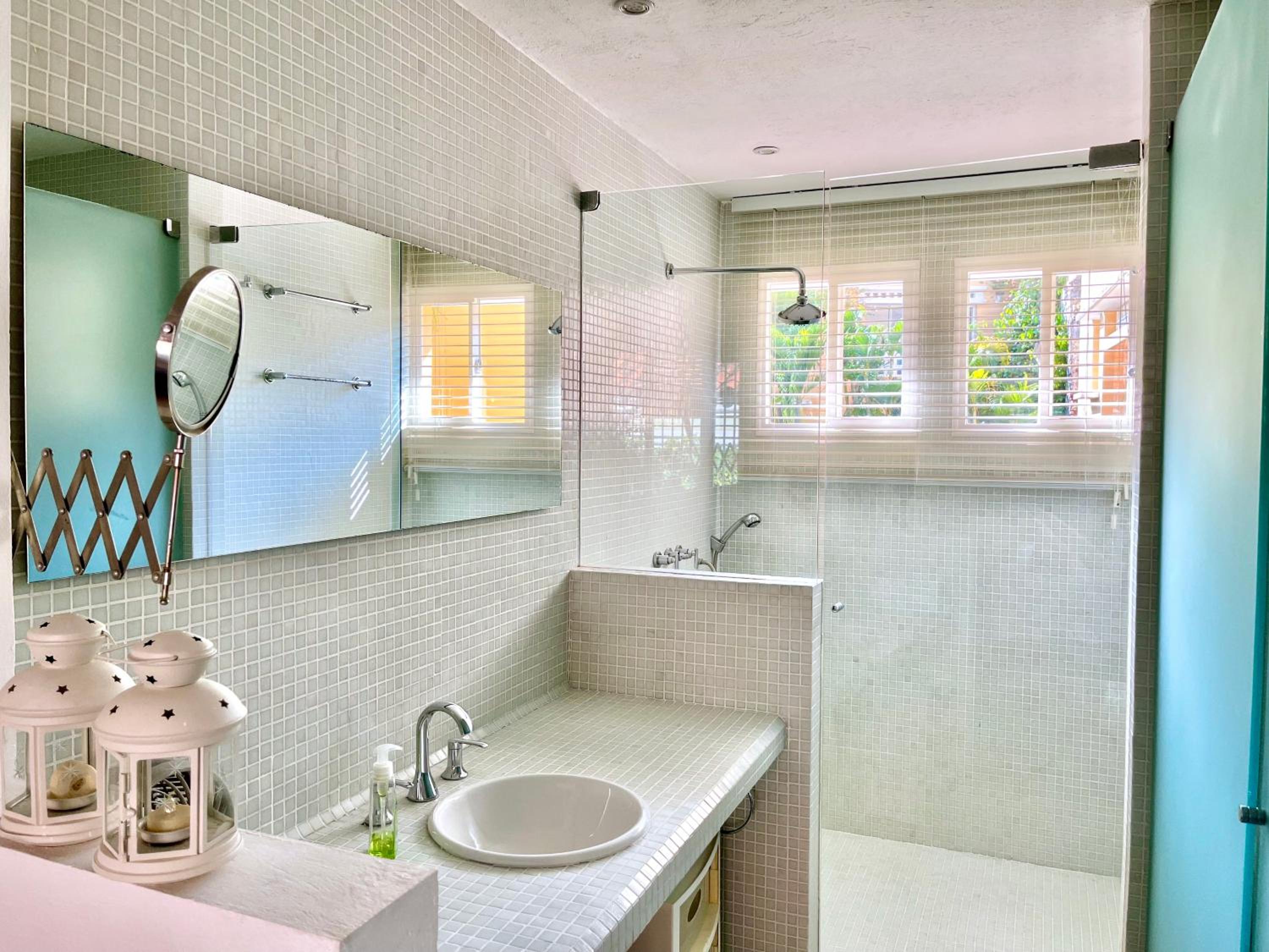 by Calamari Homes - Parque Centenario casa 206 walled city