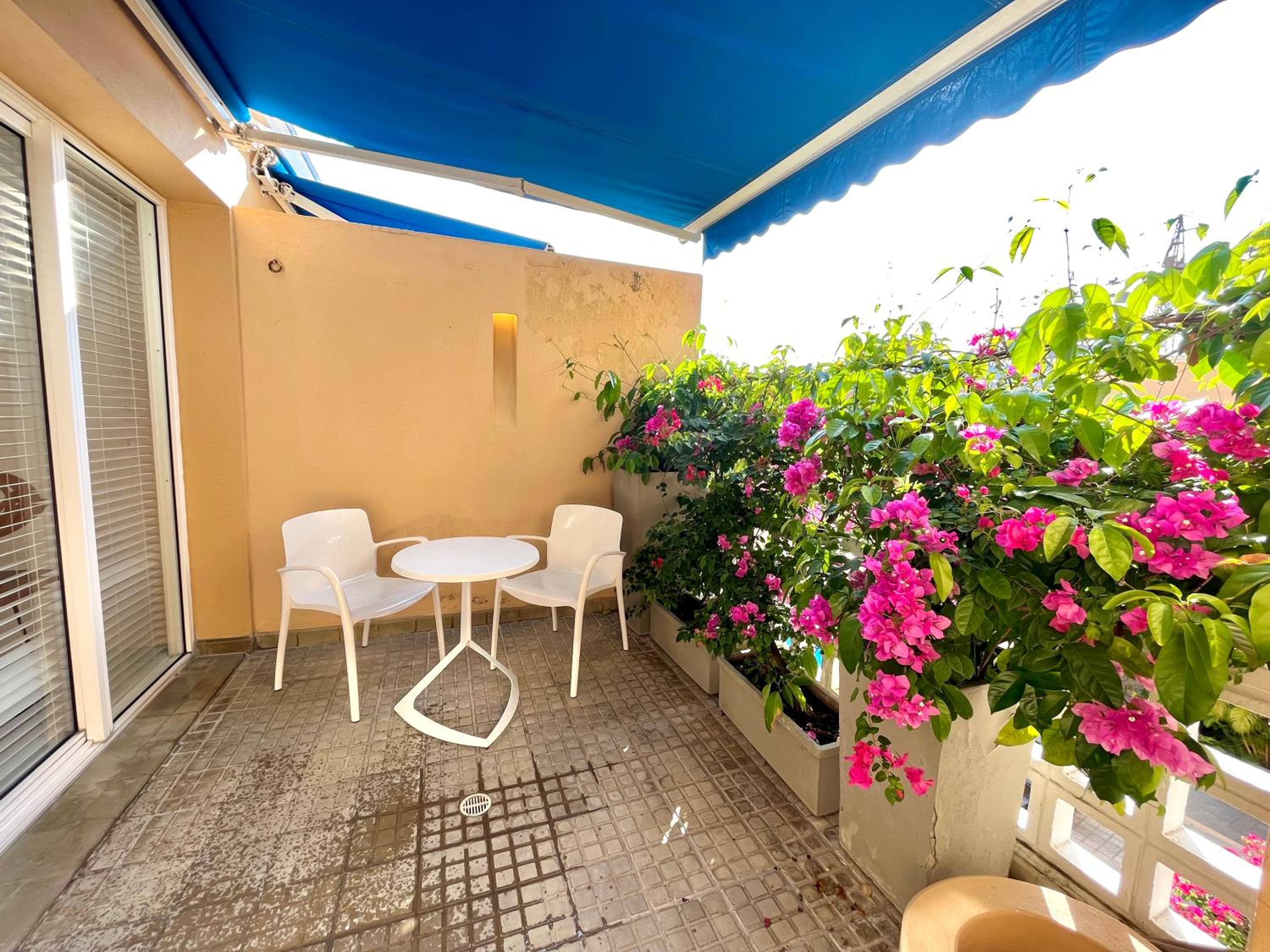 by Calamari Homes - Parque Centenario casa 206 walled city