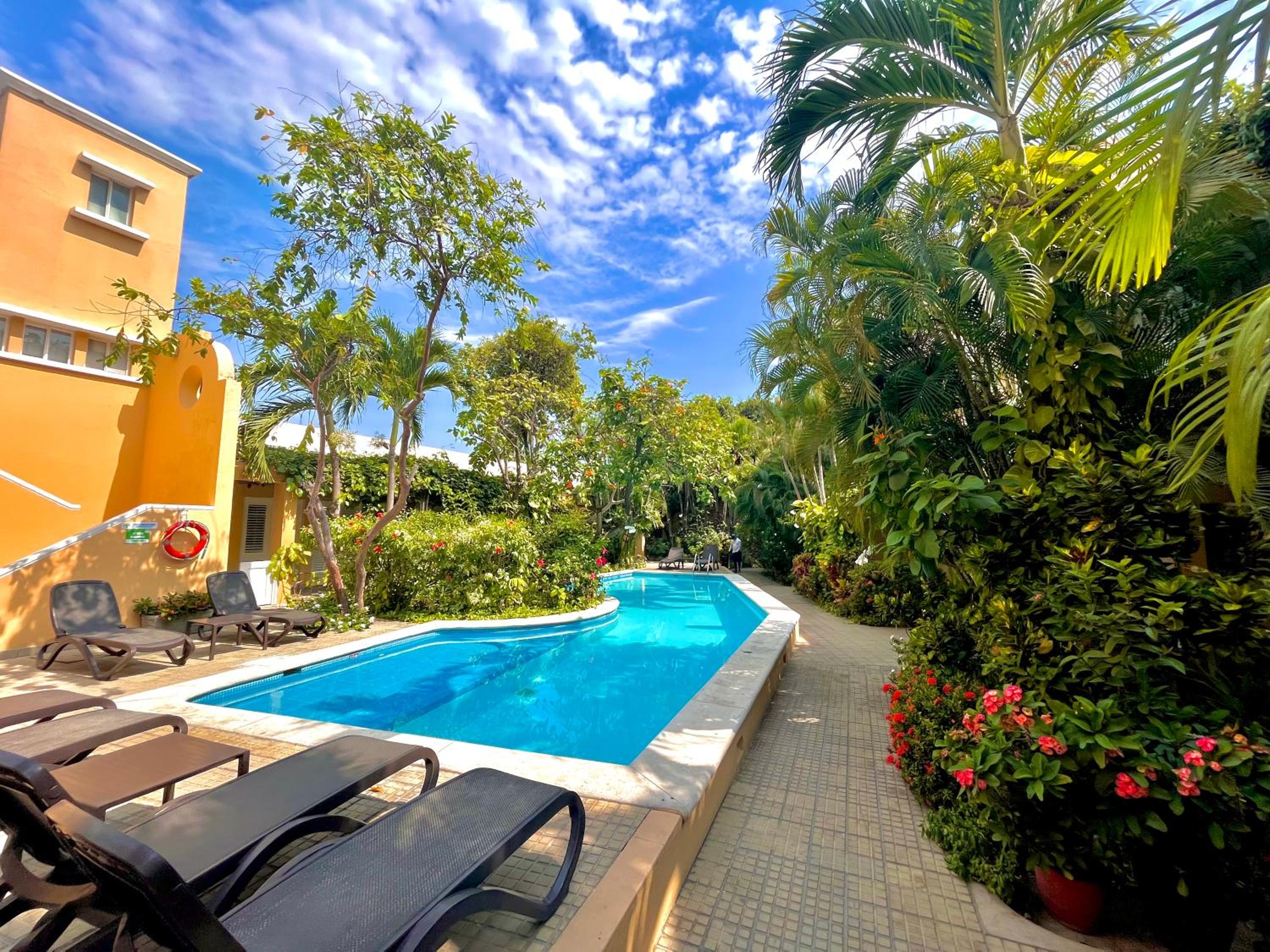 by Calamari Homes - Parque Centenario casa 206 walled city