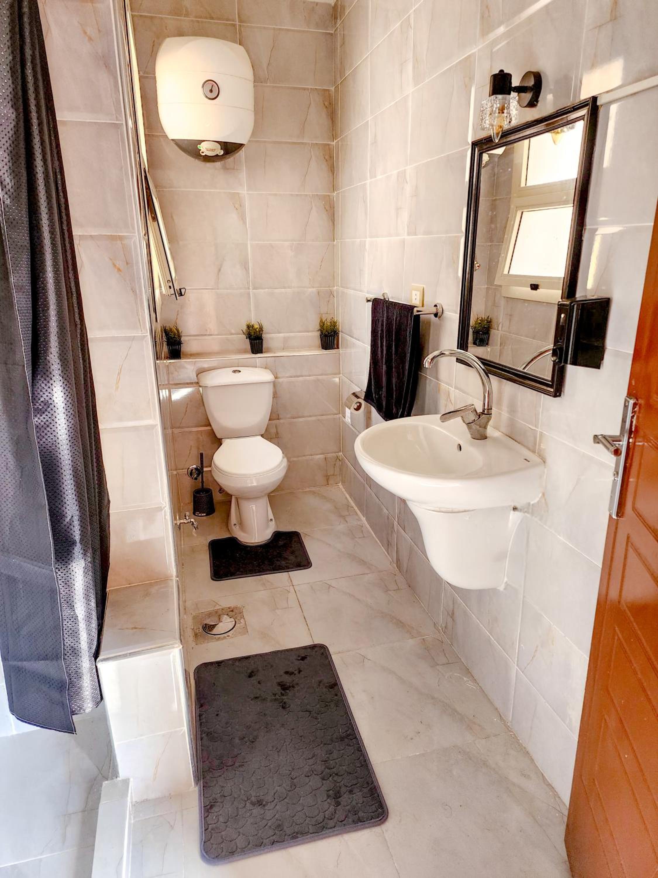 Private Studio, AC, kitchen, TV, Wi-Fi view 3