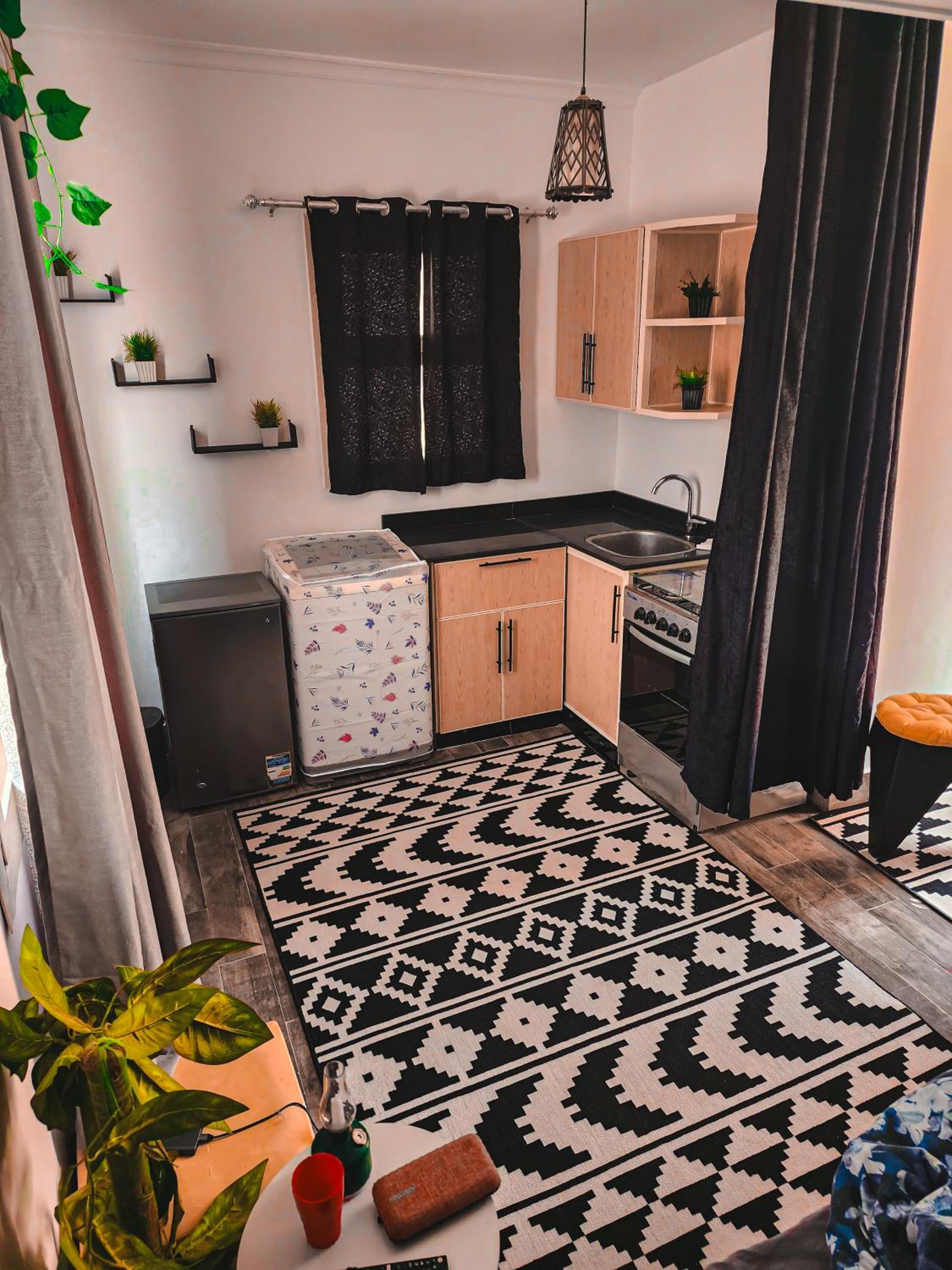 Private Studio, AC, kitchen, TV, Wi-Fi view 4
