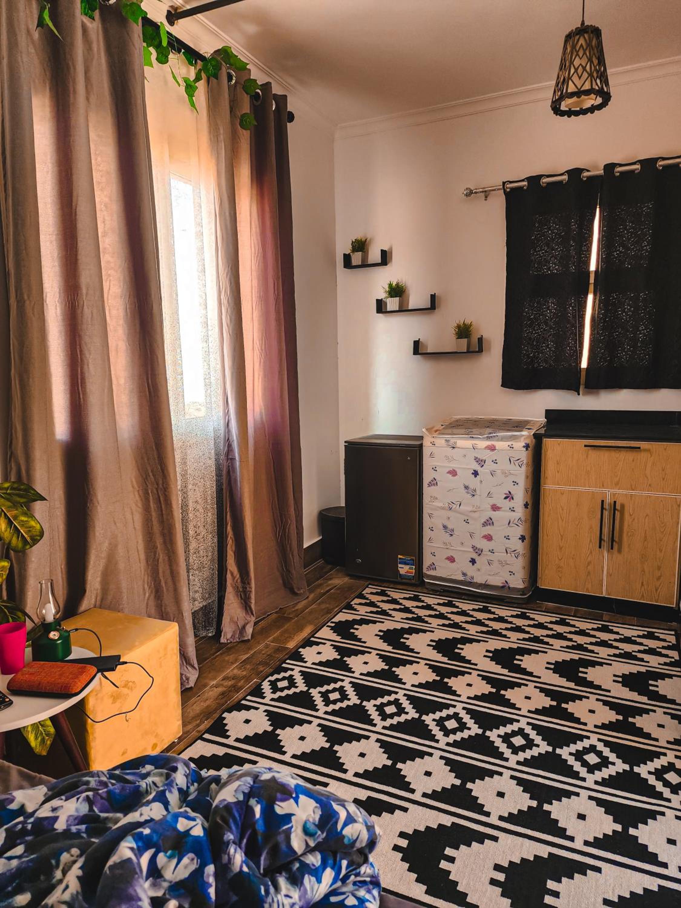 Private Studio, AC, kitchen, TV, Wi-Fi view 5