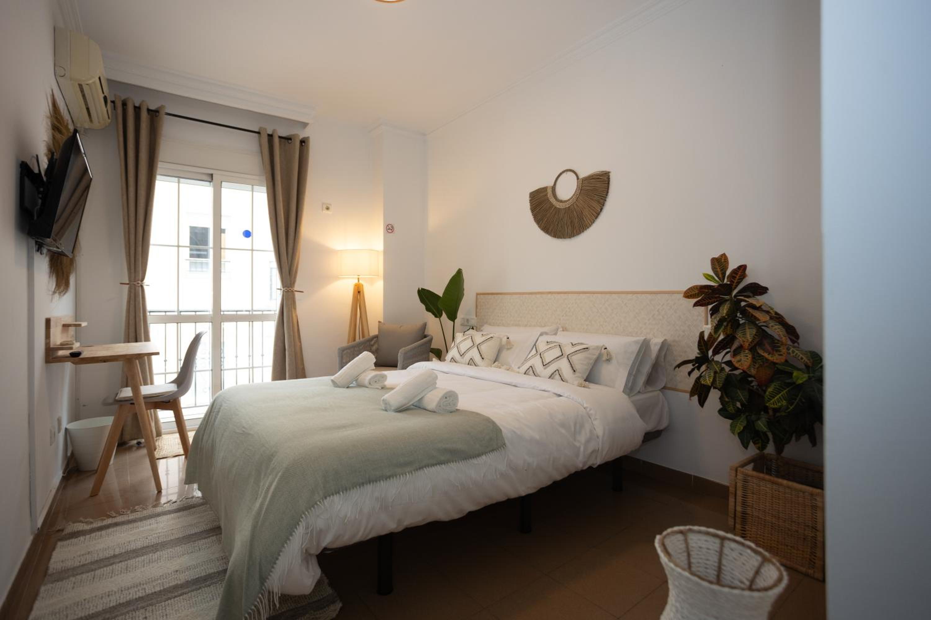 Naim Guest House Nerja