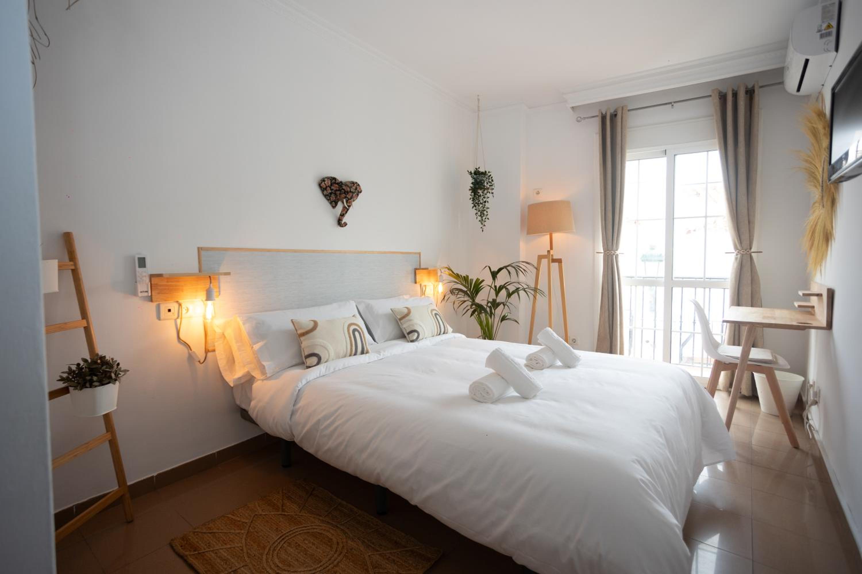 Naim Guest House Nerja