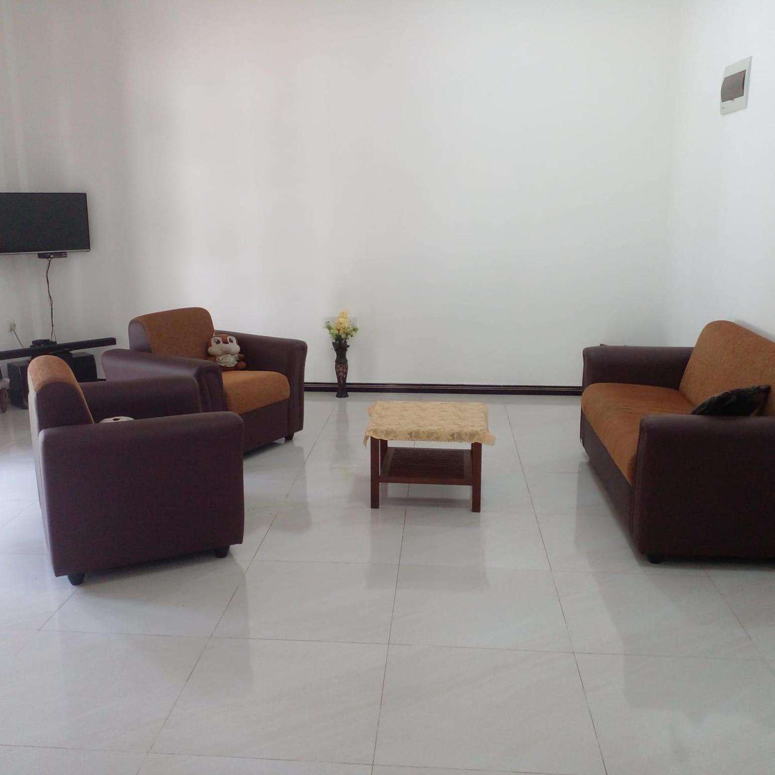 Villa in Yakkala, Gampaha view 2