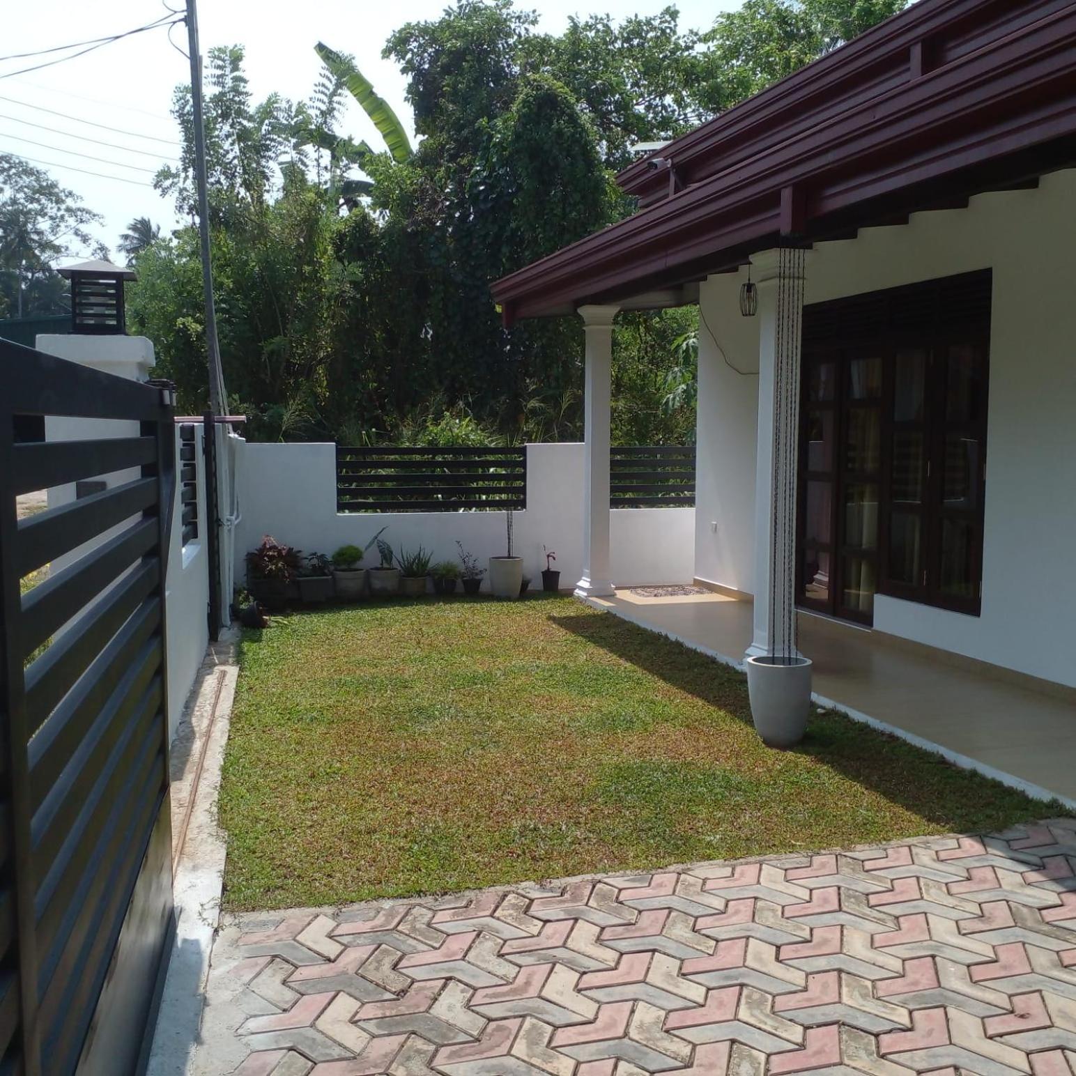 Villa in Yakkala, Gampaha view 5