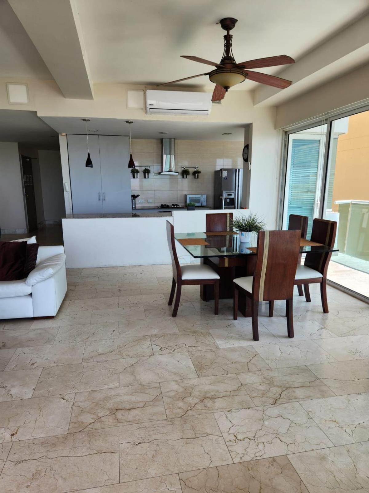 Apartamento con terraza Frente al Mar