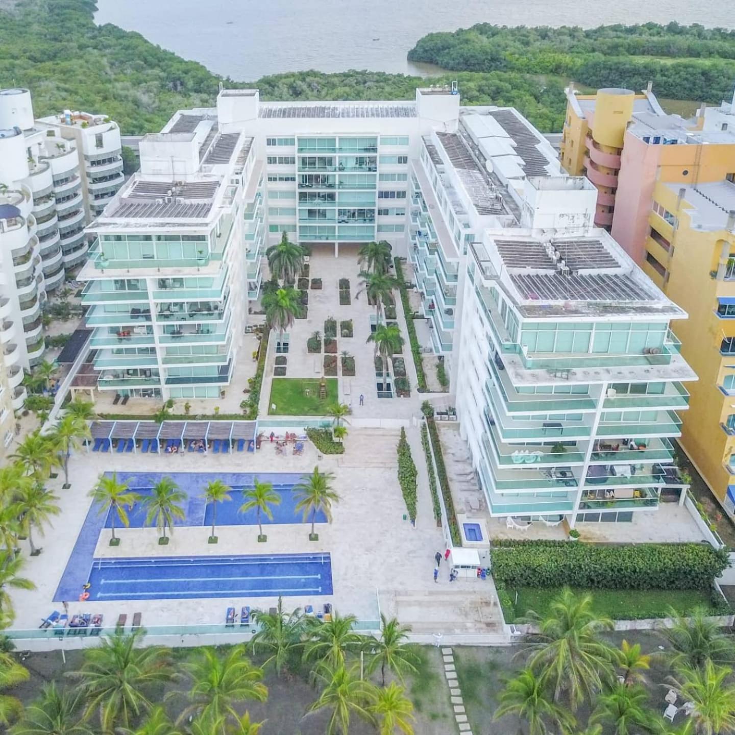 Apartamento con terraza Frente al Mar