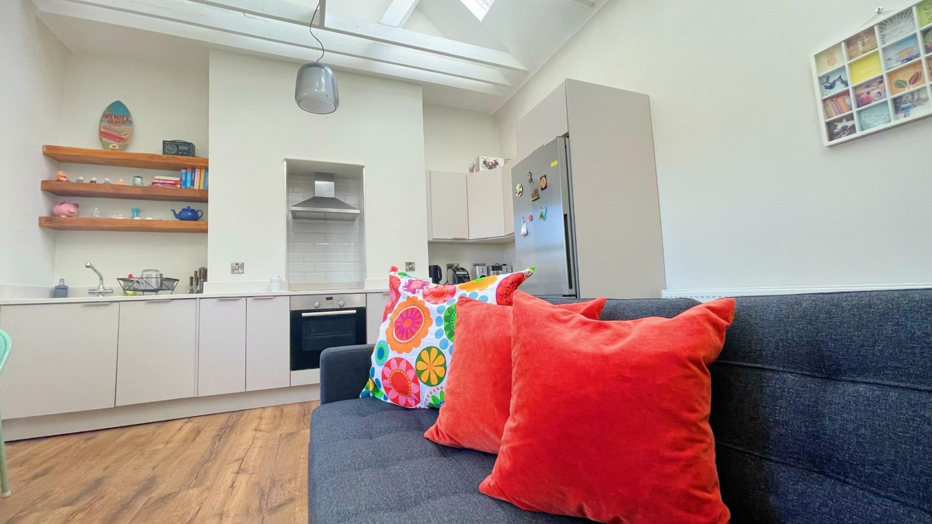 Stylish High Ceiling Home in South City Center