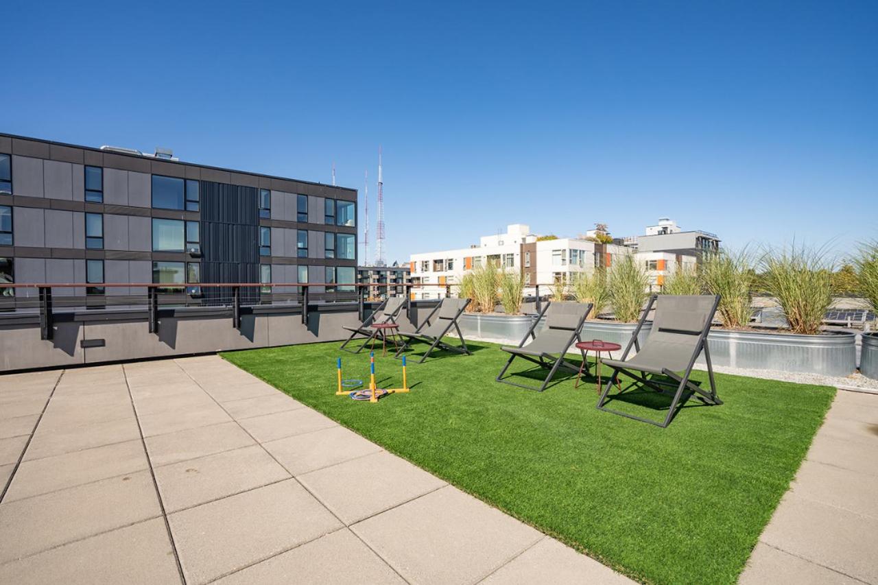 Seattle Modern and Stylish Penthouse Apartment (Wifi, Pet Friendly, Rooftop)