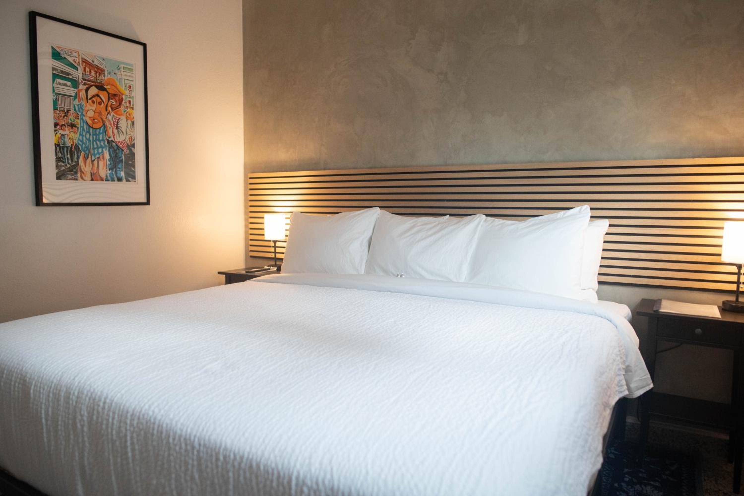 Hotel The Looking Glass Hotel - Image 1