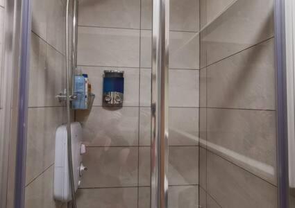 Central Apartment Private patio reliable fast WIFI