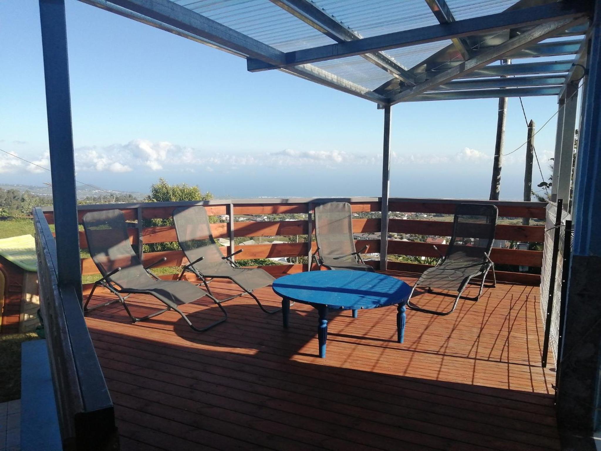 Le Belvédère du Piton Hyacinthe grande villa capacité 22 personnes avec vrai jacuzzi billard trampoline babyfoot view 4