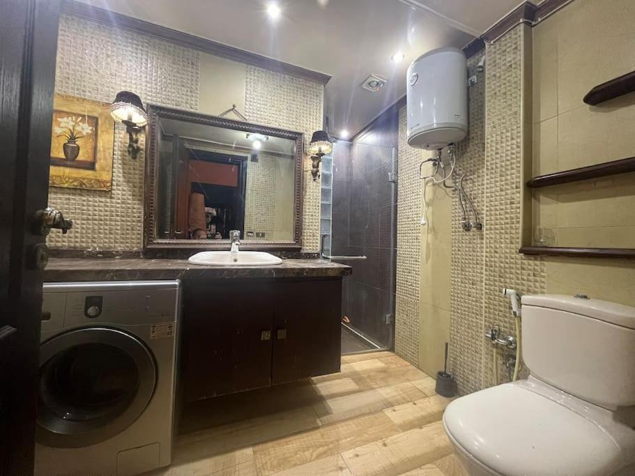 2 Bedroom Cozy Apt Walk to Nile