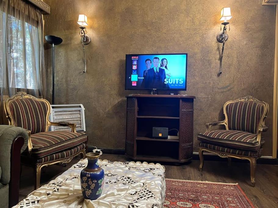 2 Bedroom Cozy Apt Walk to Nile