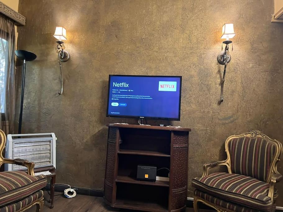 2 Bedroom Cozy Apt Walk to Nile