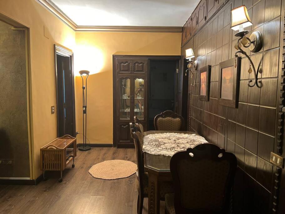 2 Bedroom Cozy Apt Walk to Nile