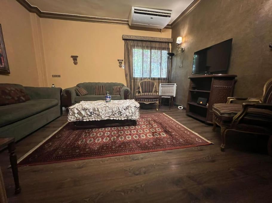 2 Bedroom Cozy Apt Walk to Nile