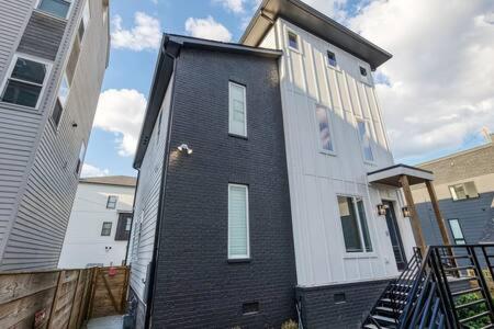 The Willie - Newly Redesigned, Game Room & Rooftop view 5