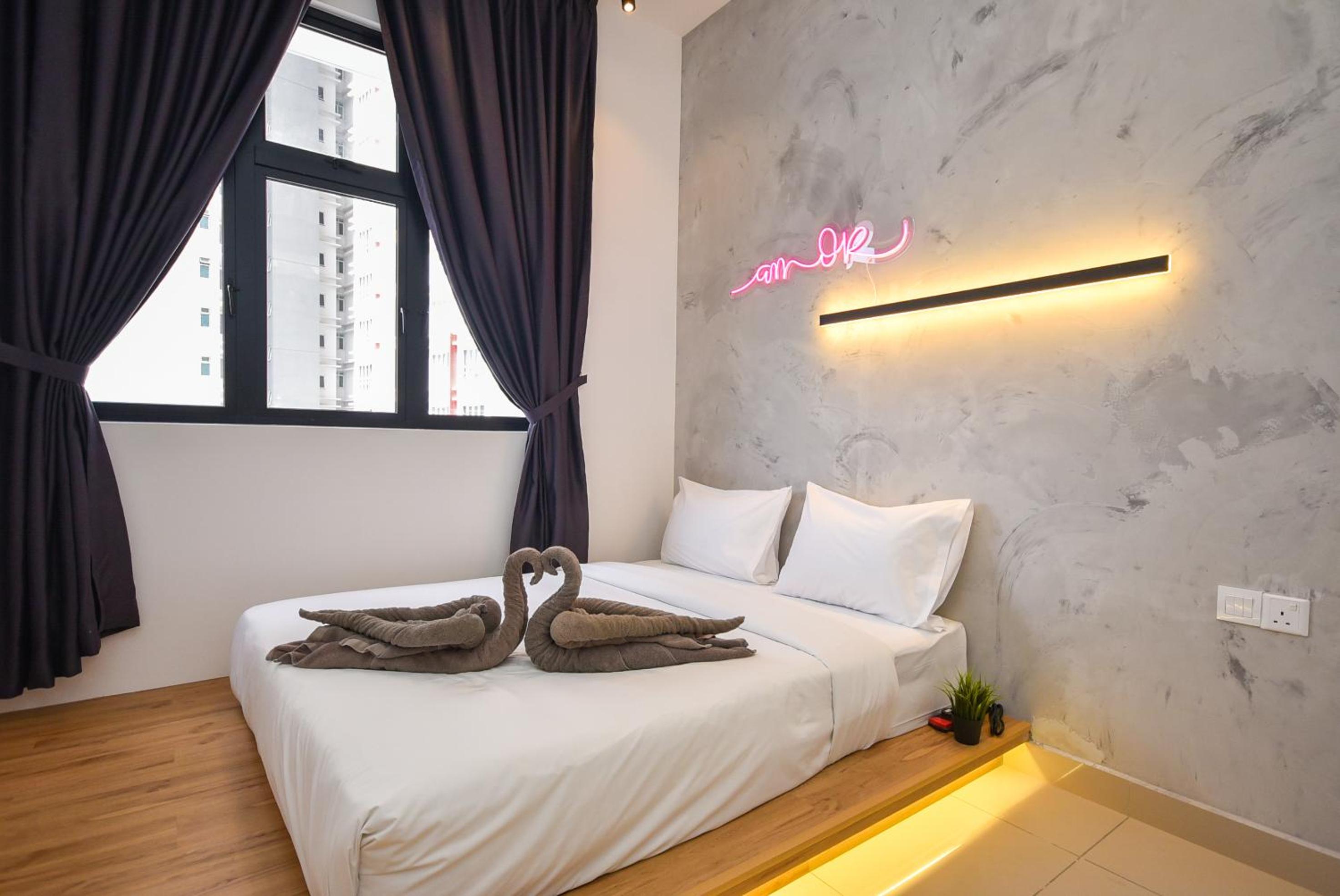 Twin Tower Residence by Nest Home【5 mins walk to CIQ】