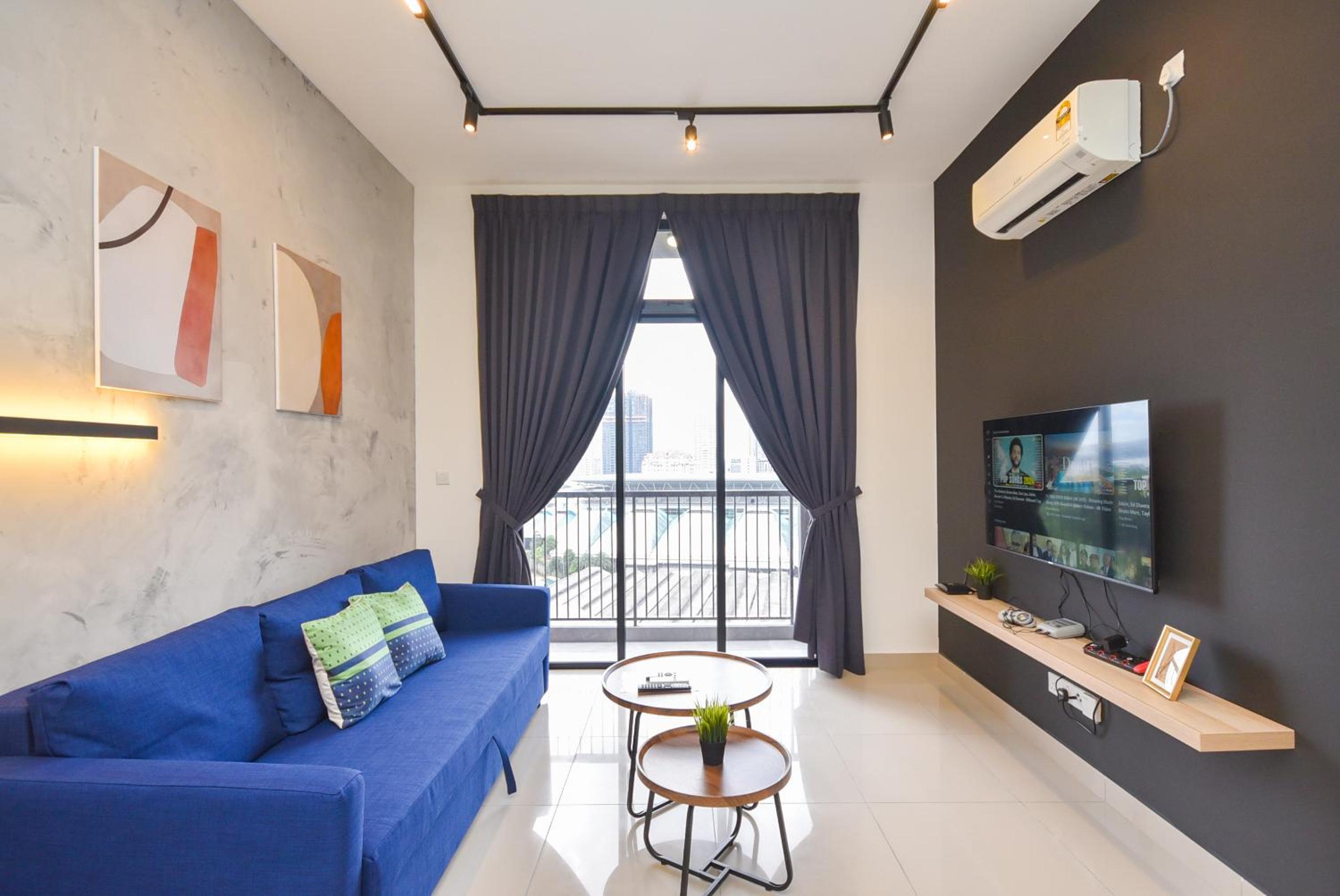 Twin Tower Residence by Nest Home【5 mins walk to CIQ】