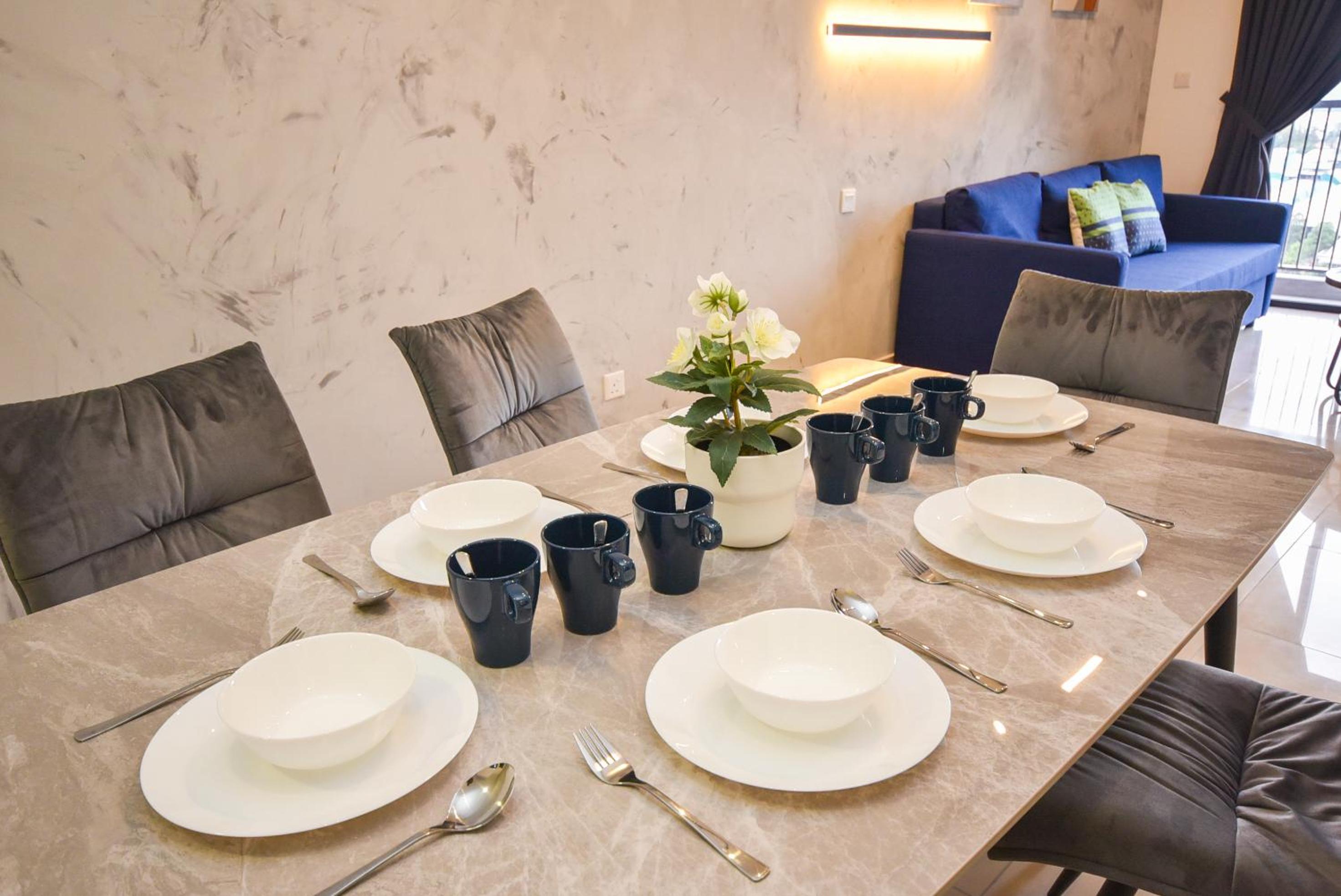 Twin Tower Residence by Nest Home【5 mins walk to CIQ】