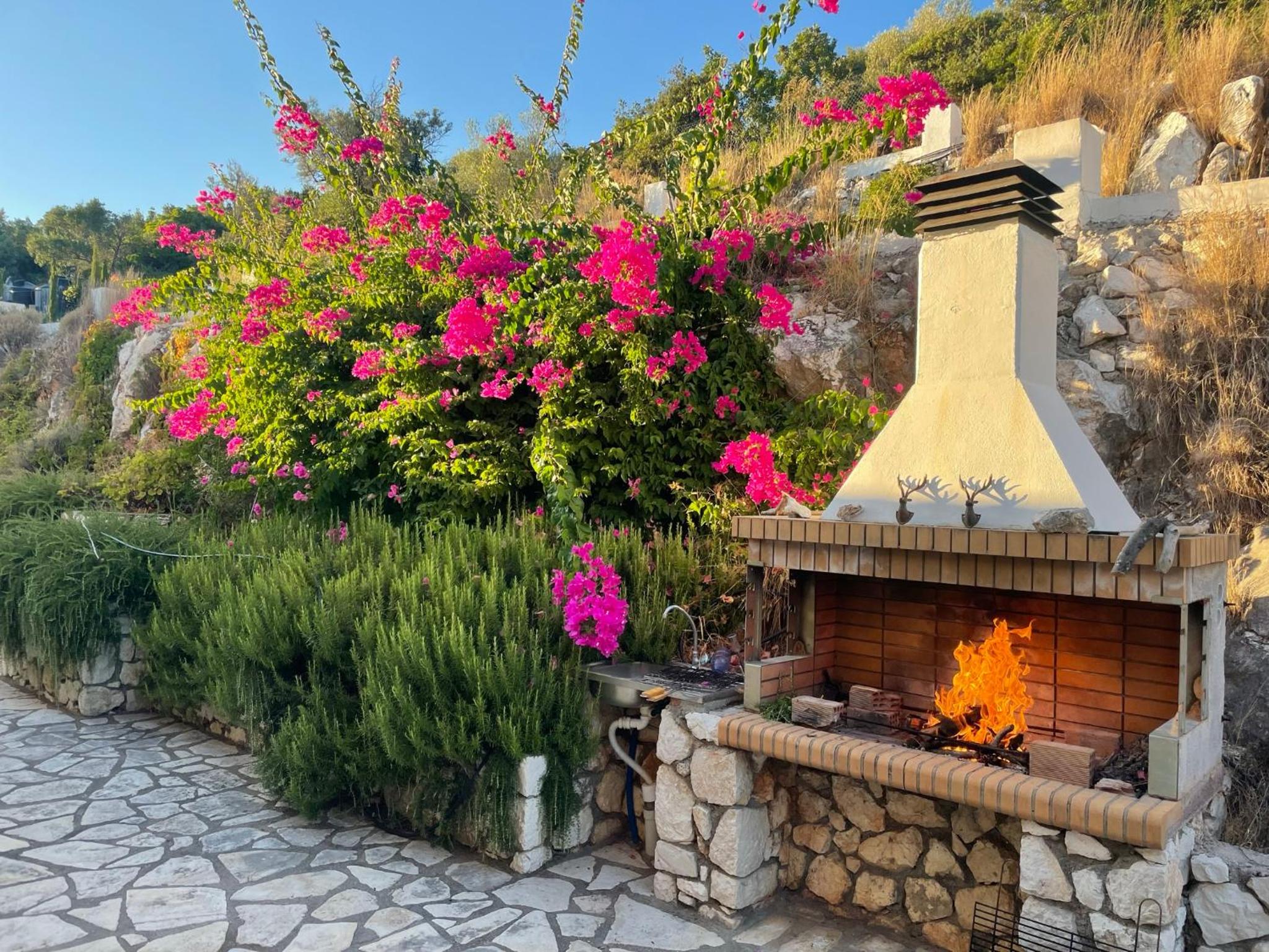 Adamas Villa