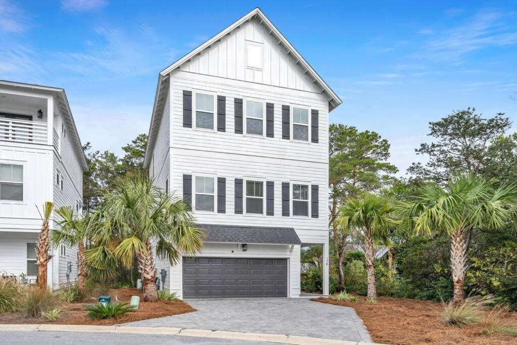 Spacious home 1/2 mile to beach - Bikes - Fire Pit Table - Beach Gear - Infinity Table