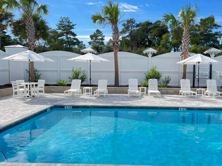 Spacious home 1/2 mile to beach - Bikes - Fire Pit Table - Beach Gear - Infinity Table