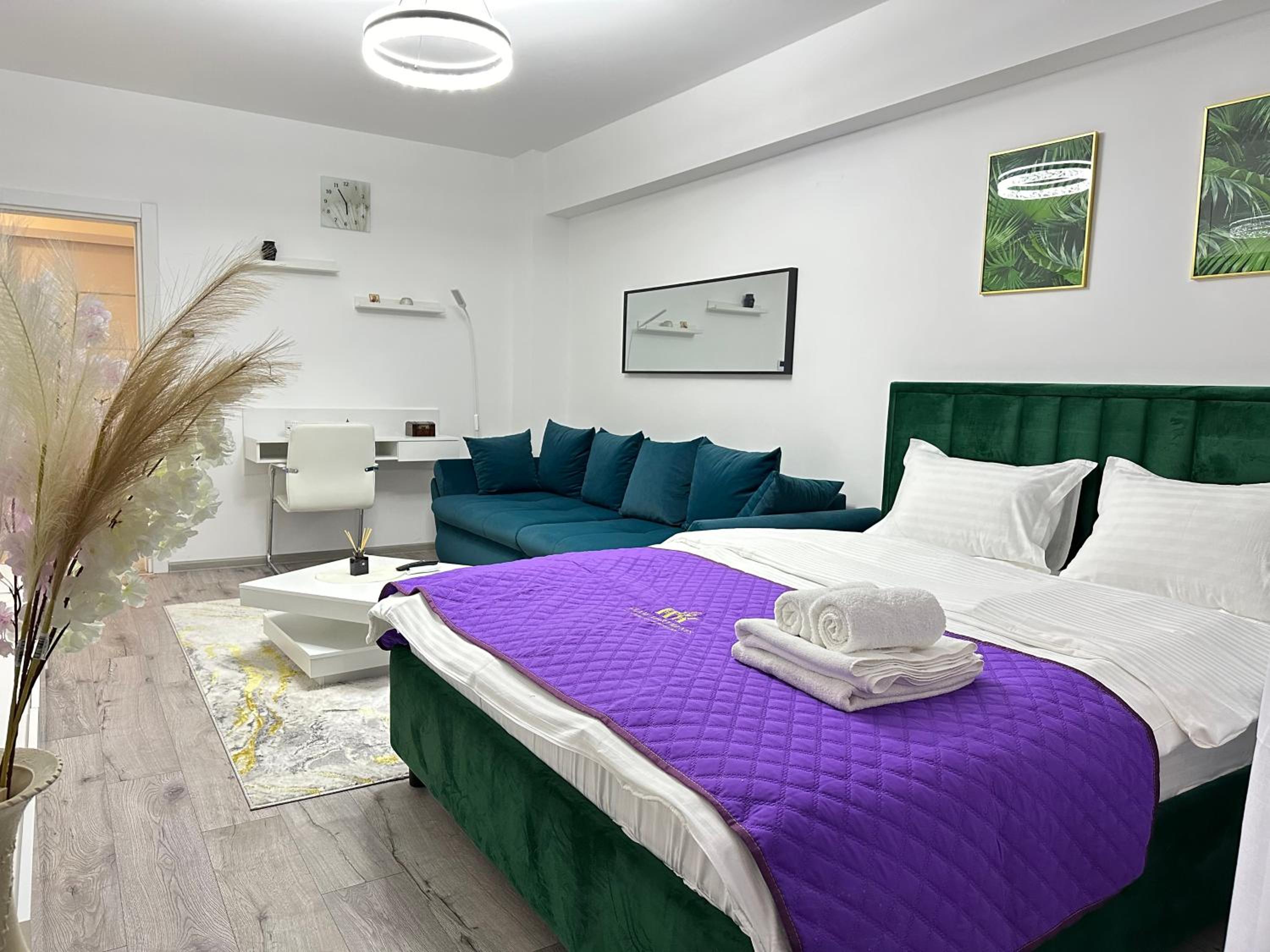 Coresi Mall Area Studios & Apartments by GLAM view 5