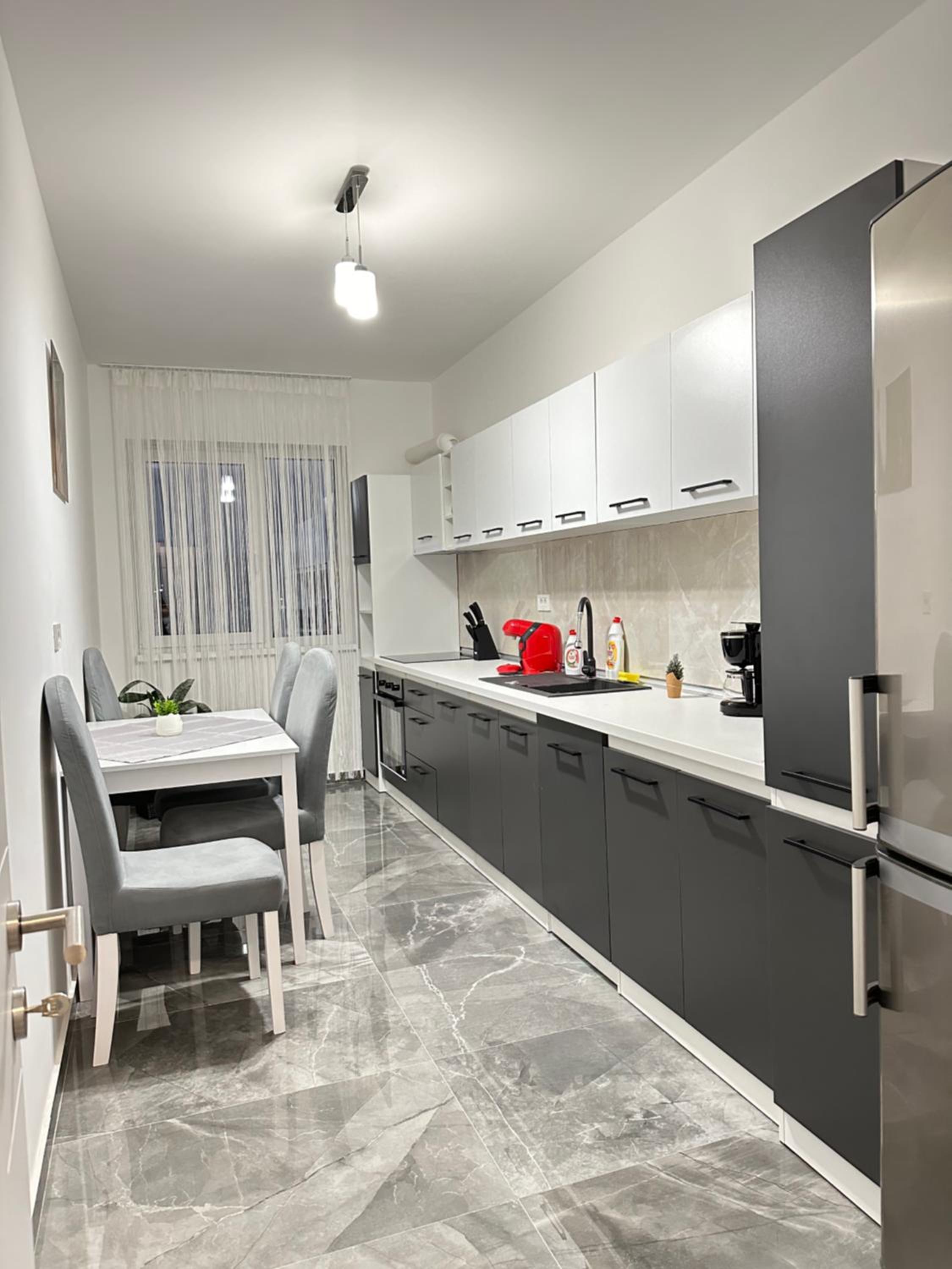 Coresi Mall Area Studios & Apartments by GLAM view 3