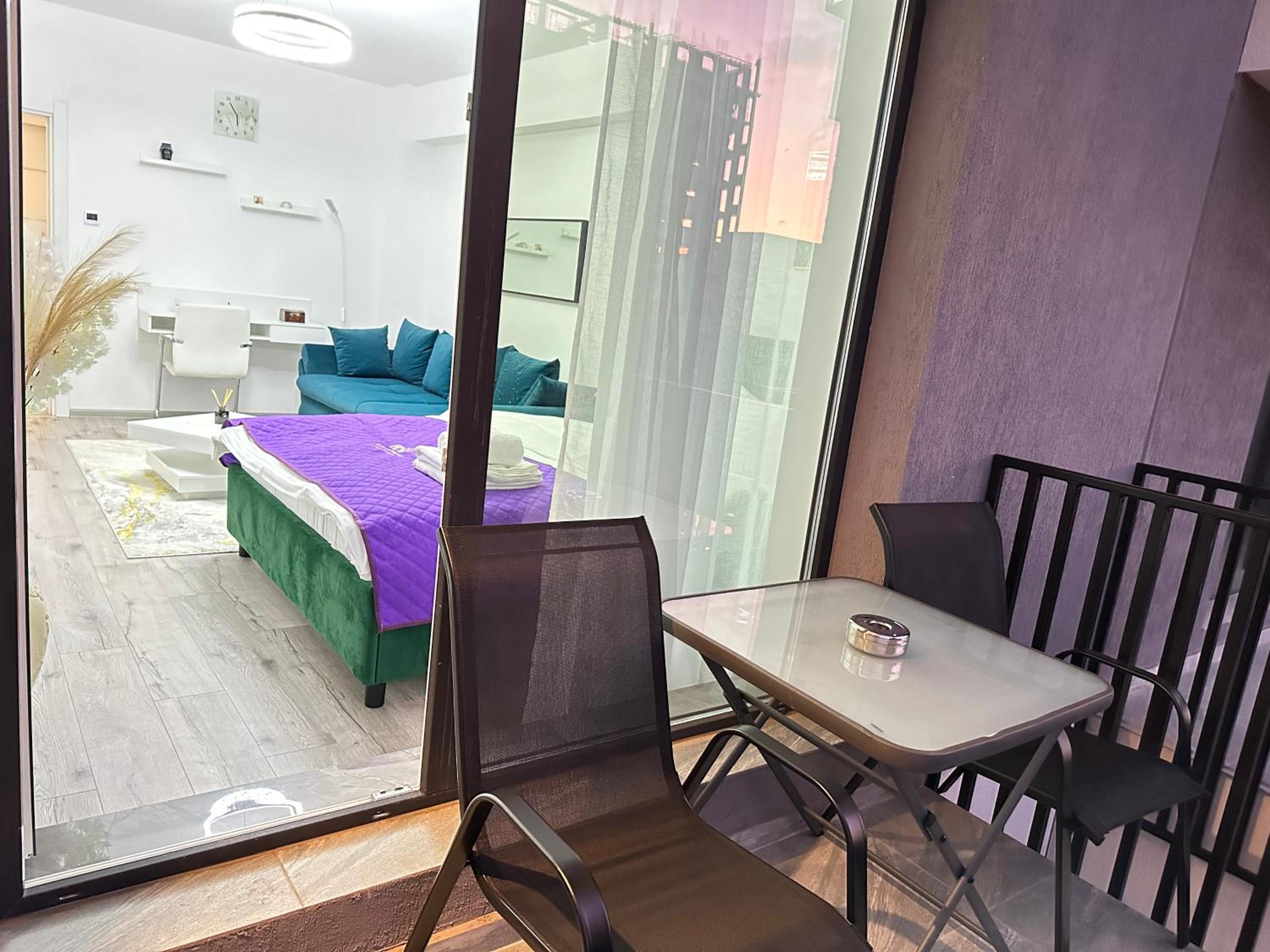 Coresi Mall Area Studios & Apartments by GLAM view 2