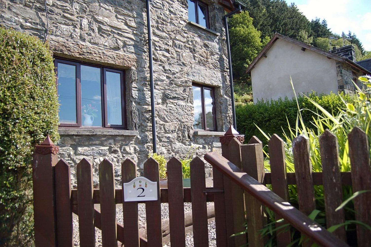 Tre-Allt Gorgeous Cottage view 4