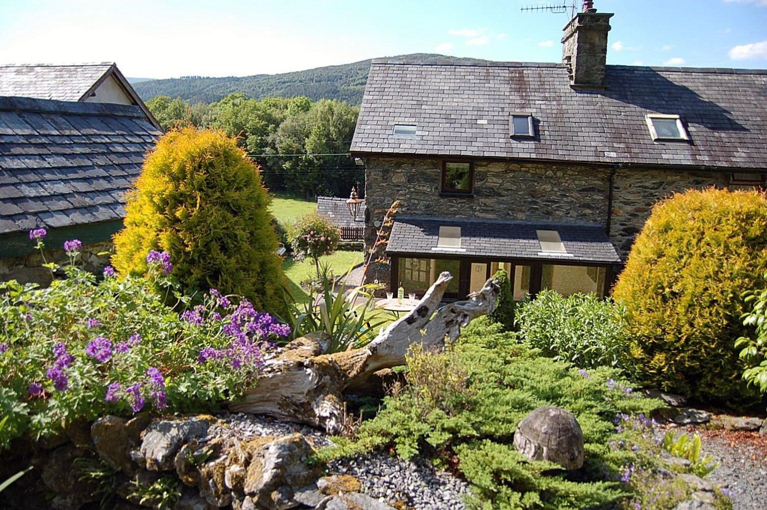 Tre-Allt Gorgeous Cottage view 2