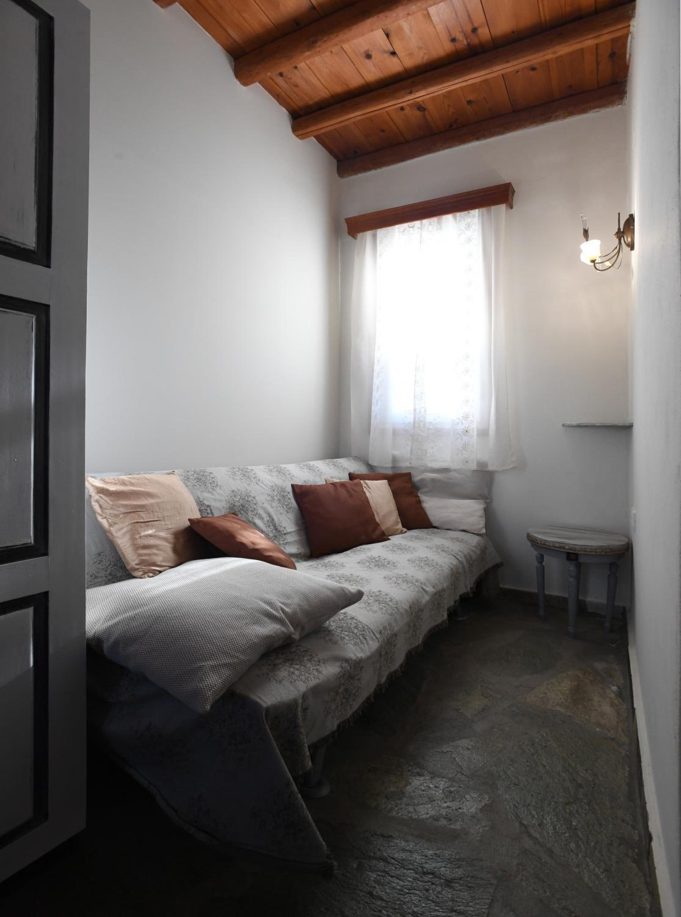 Lovely Apartment For 4 Ppl In Tinos view 3