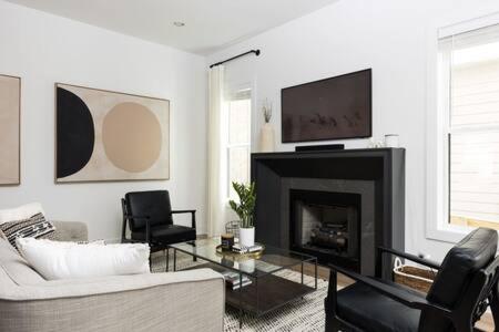 The Waylon - Newly Redesigned, Rooftop with Sauna view 4