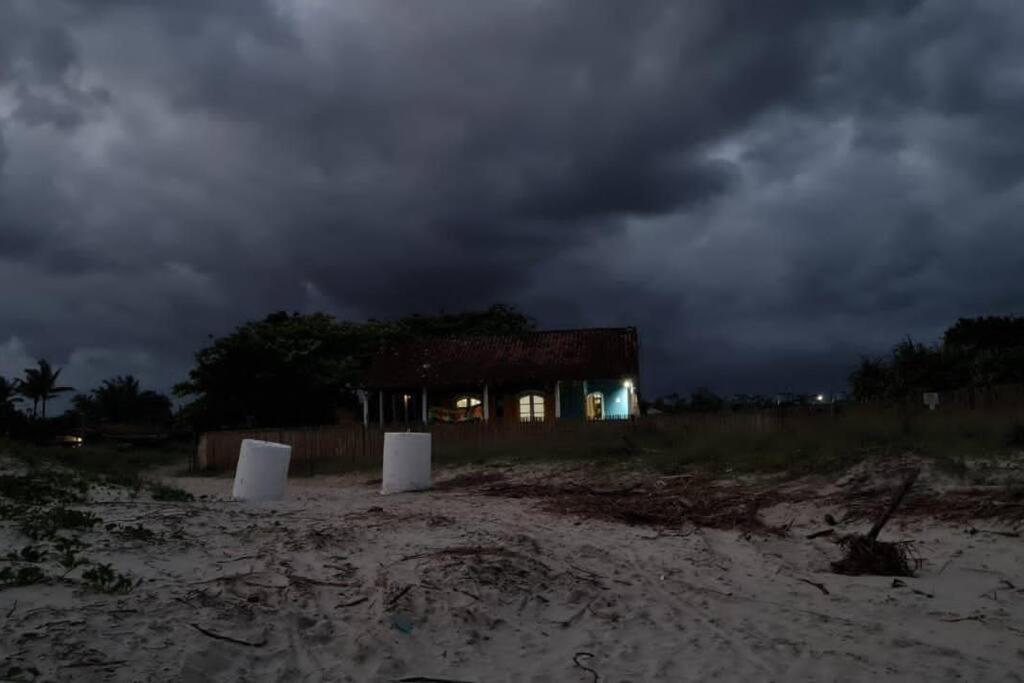 Casa pé na areia frente ao mar. Praia da Juréia.