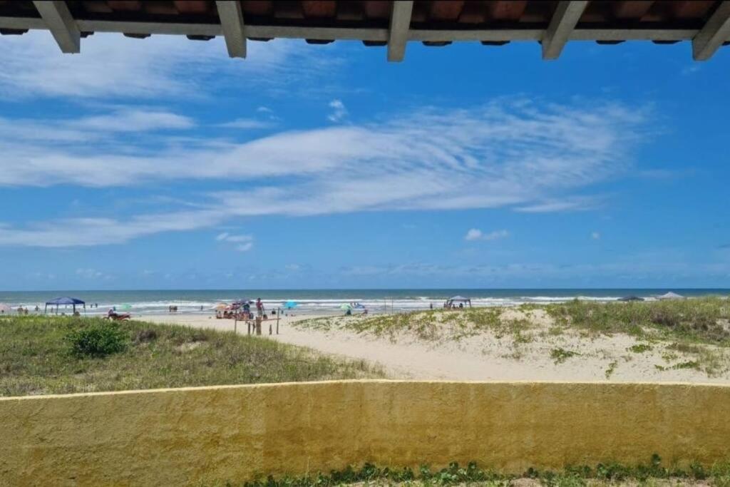 Casa pé na areia frente ao mar. Praia da Juréia.