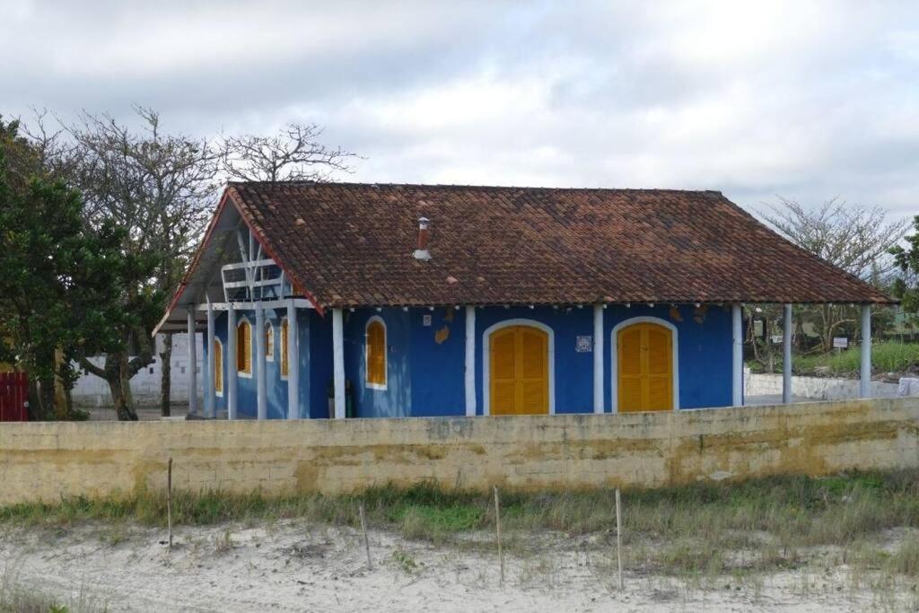 Casa pé na areia frente ao mar. Praia da Juréia.