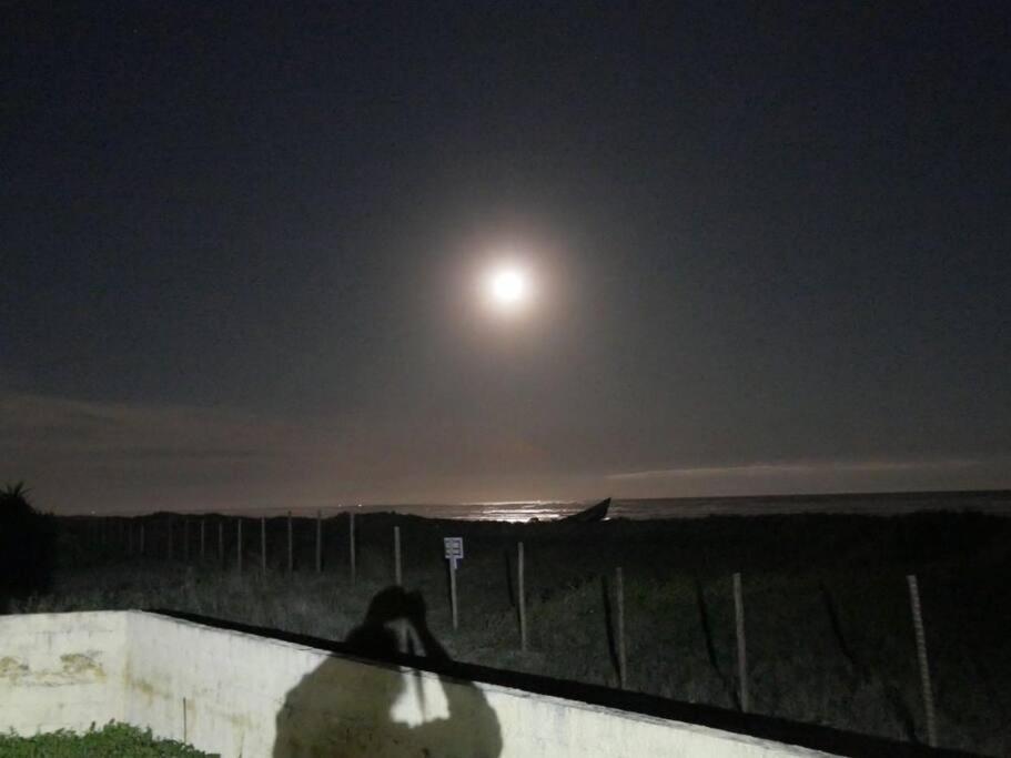 Casa pé na areia frente ao mar. Praia da Juréia.