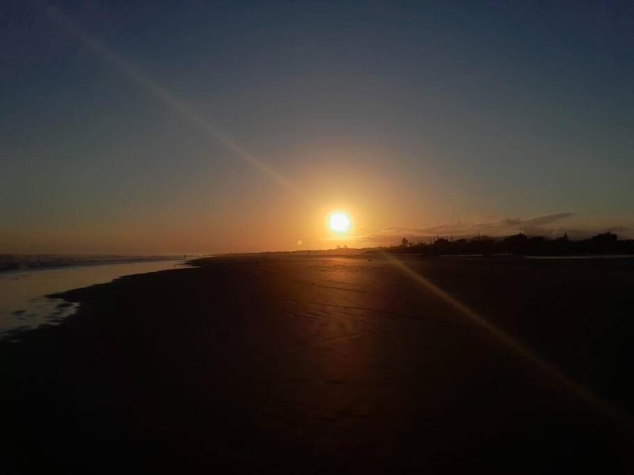 Casa pé na areia frente ao mar. Praia da Juréia.