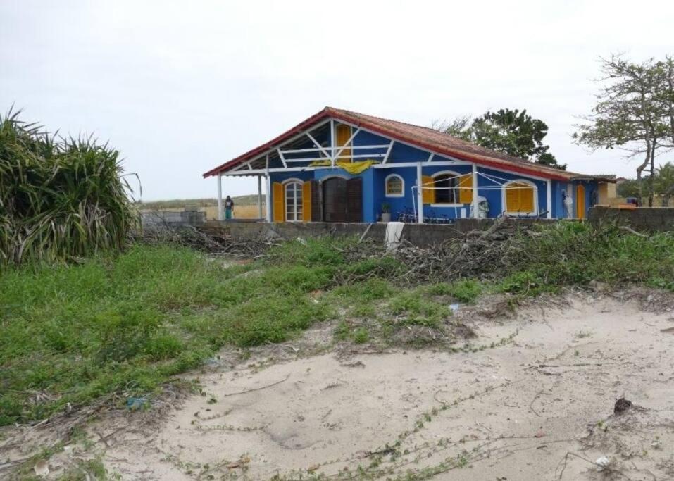 Casa pé na areia frente ao mar. Praia da Juréia.