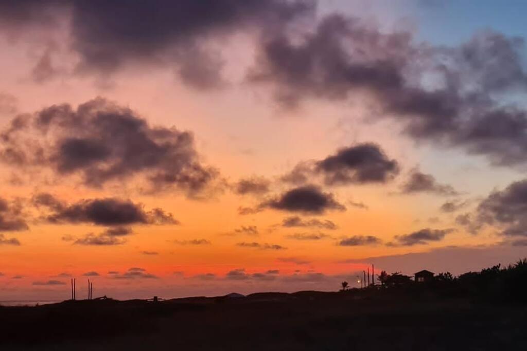 Casa pé na areia frente ao mar. Praia da Juréia.