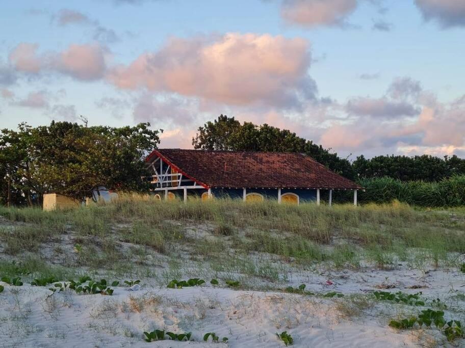 Casa pé na areia frente ao mar. Praia da Juréia.