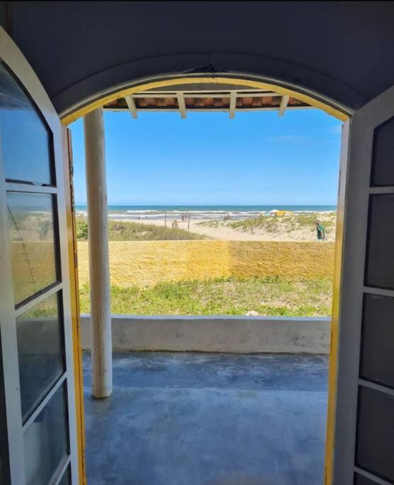 Casa pé na areia frente ao mar. Praia da Juréia.
